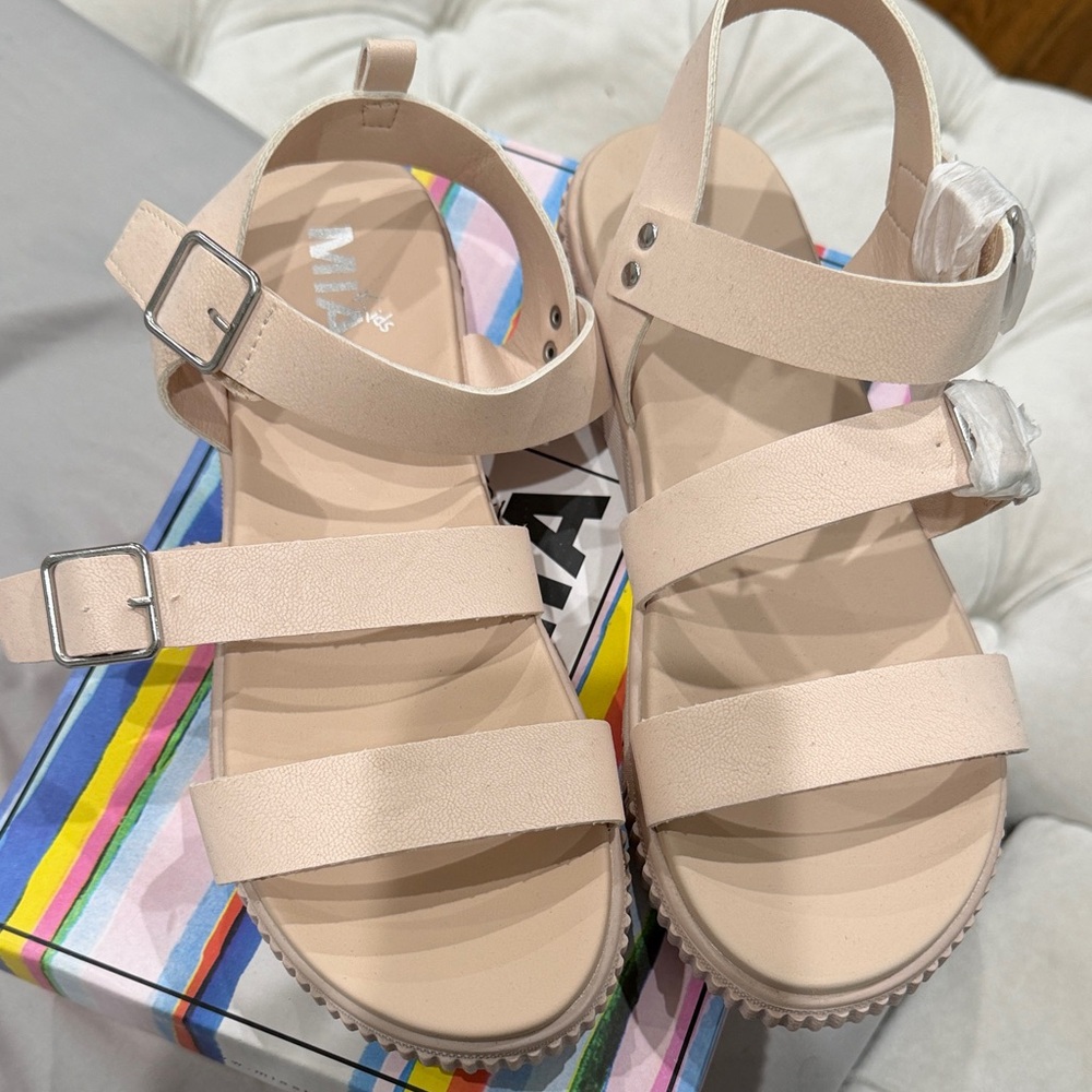 Mia Shoes Cream Sandals for Women